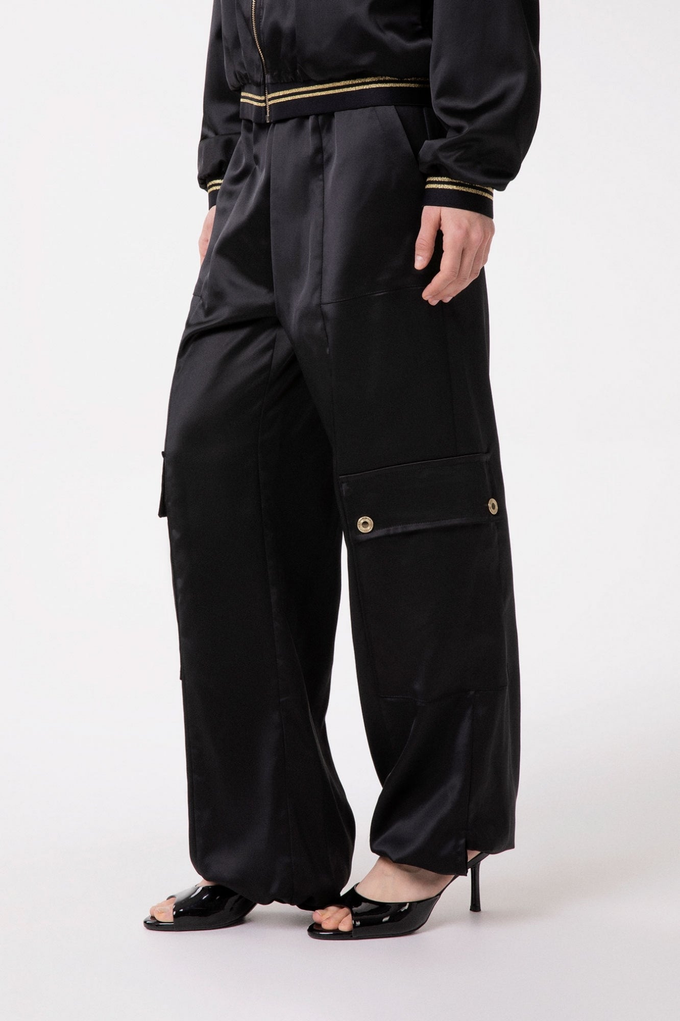 PANTALÓN JOGGER RASO