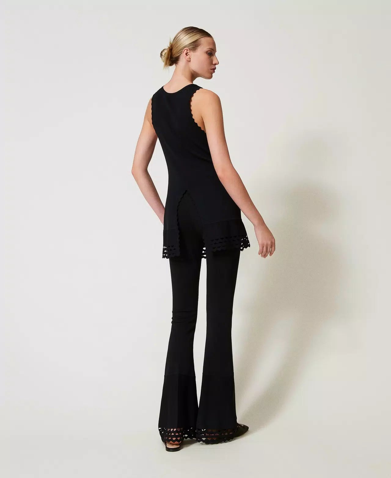 PANTALÓN BAJO BORDADO