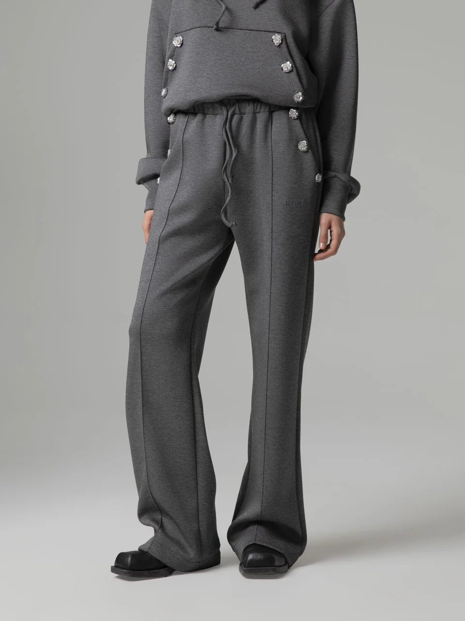 PANTALÓN JOGGER APLICACIÓN