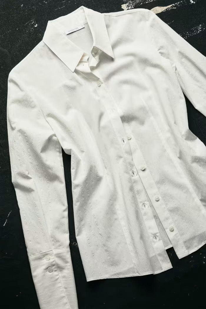 CAMISA ENTALLADA TEXTURA