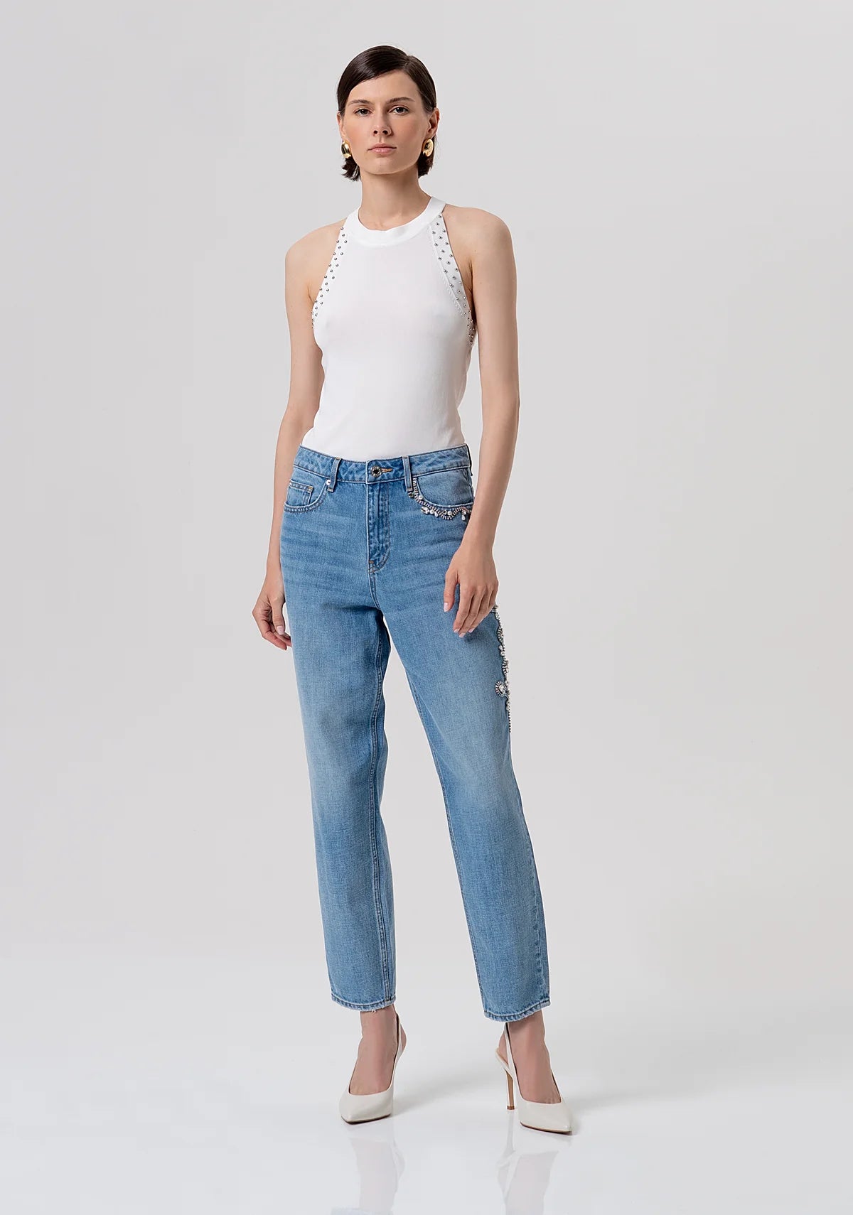 JEANS MOM FIT BORDADO LATERAL
