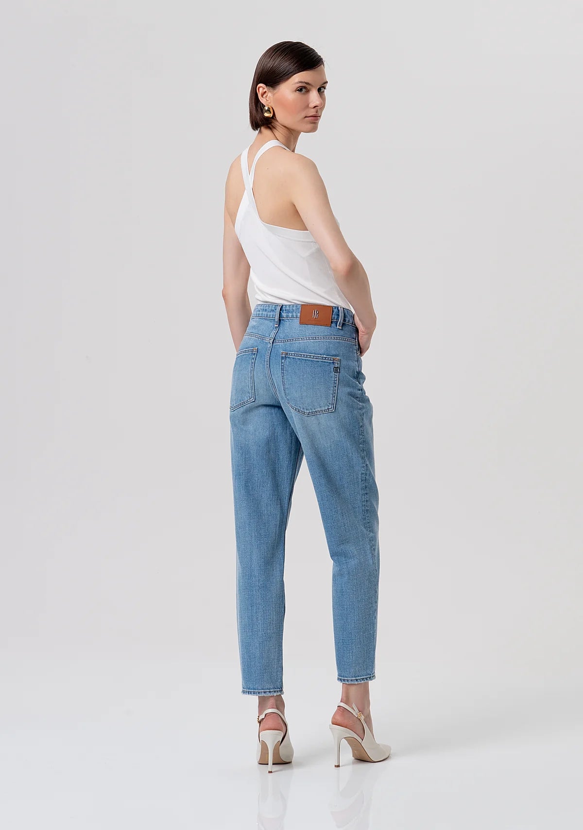 JEANS MOM FIT BORDADO LATERAL