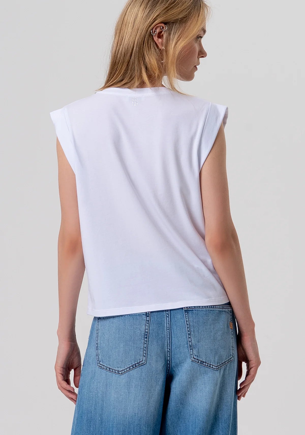 CAMISETA CUELLO BRILLO