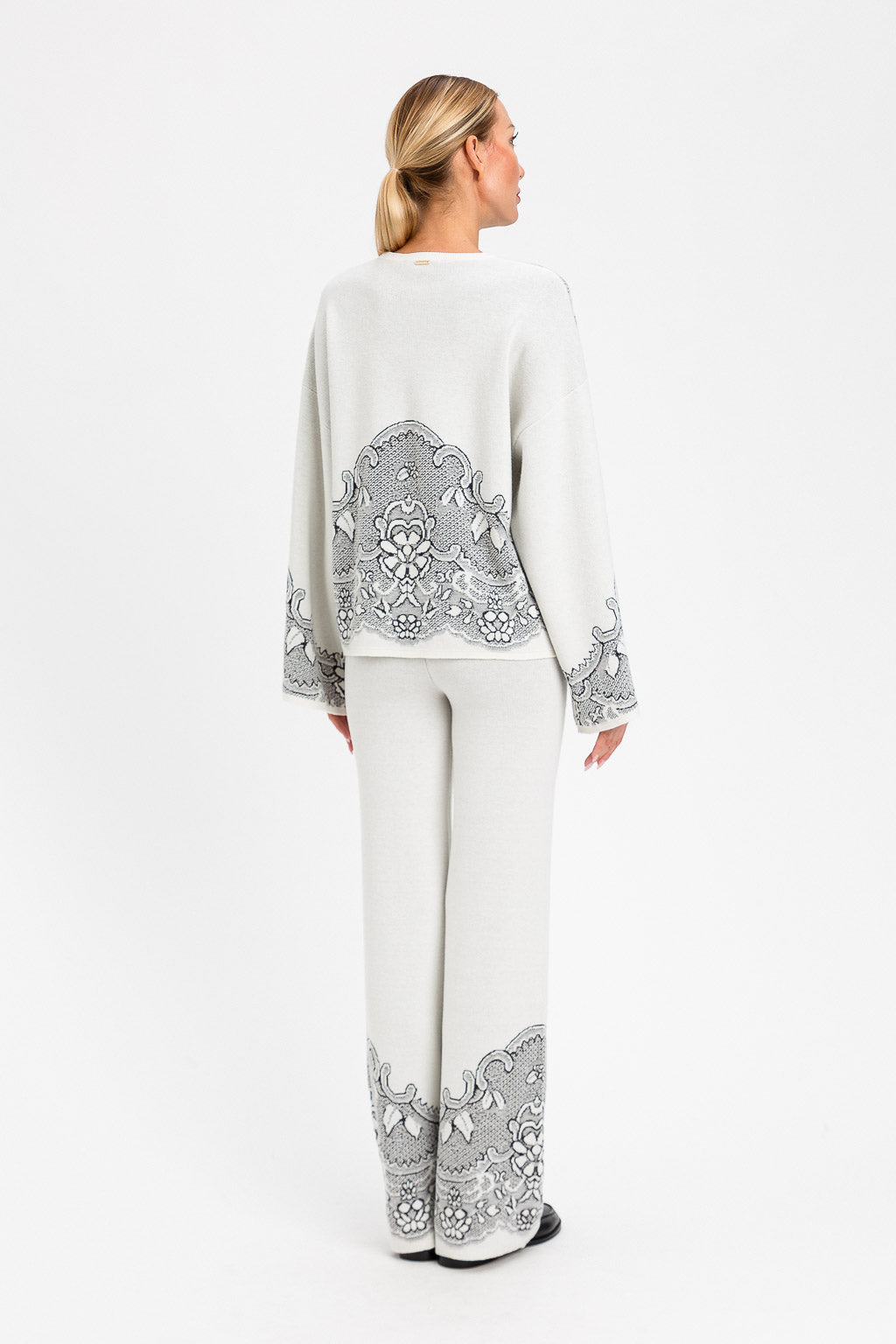 PANTALÓN BORDADO