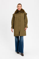 TRENCH PELO CUELLO