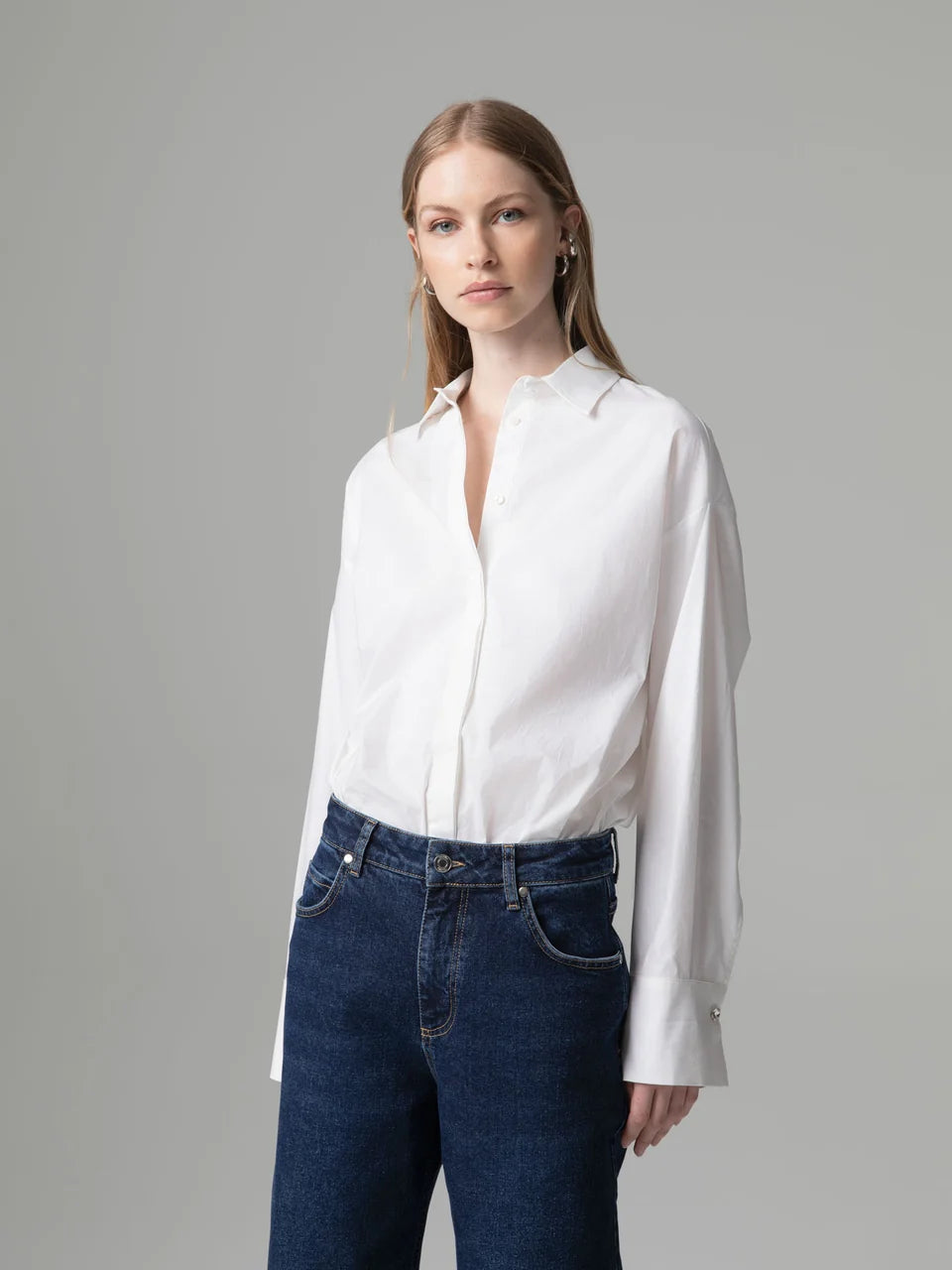 CAMISA REGULAR CON LOGO STRASS