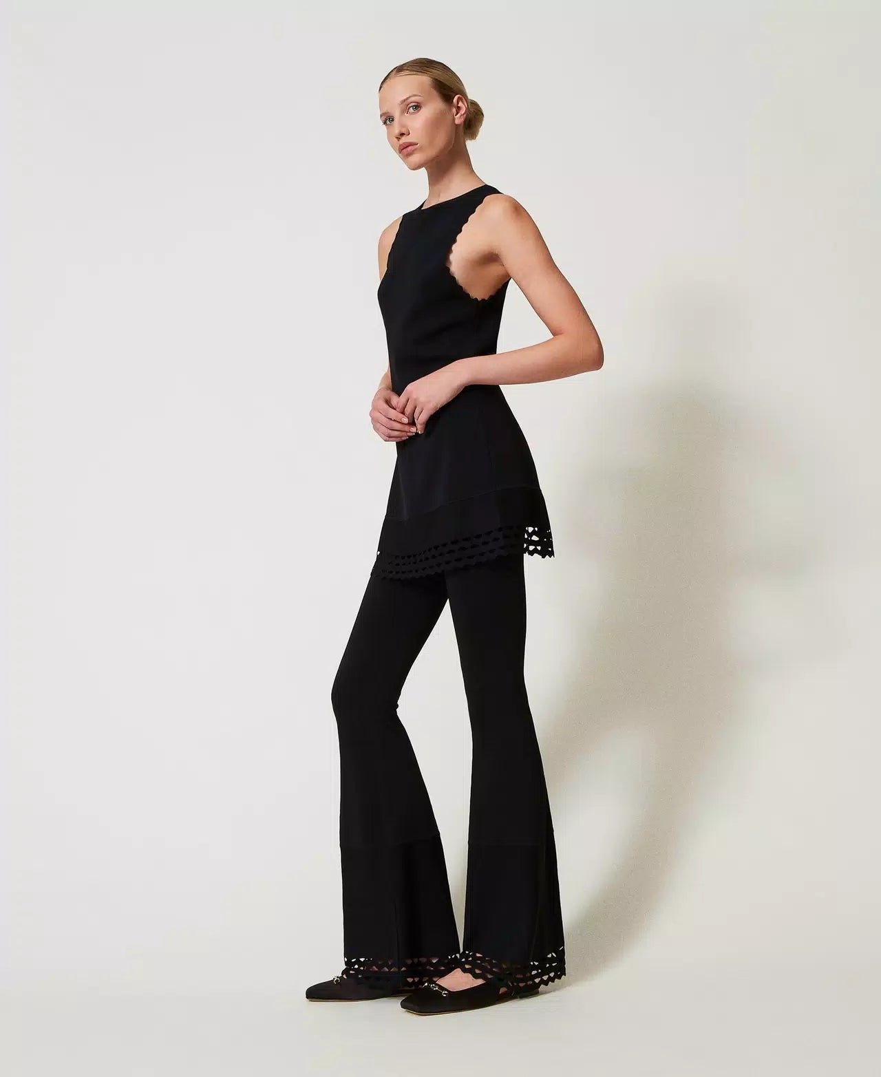 PANTALÓN BAJO BORDADO
